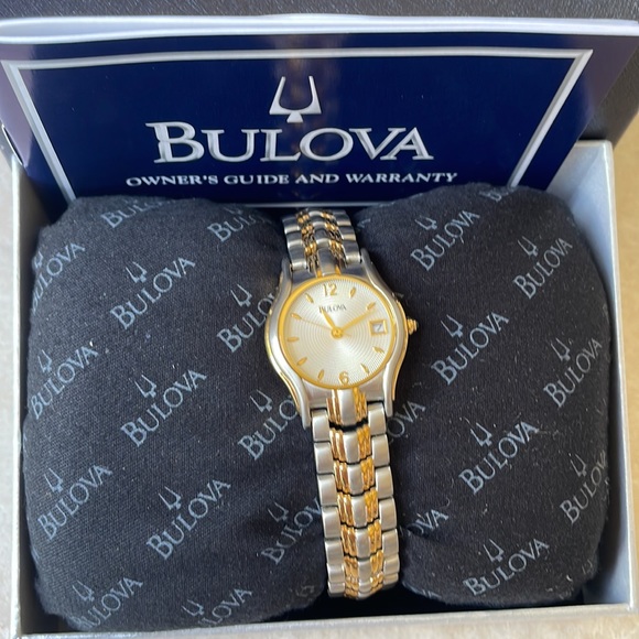 COPY - Bulova lady battery water resistant 30m silver and gold w/date